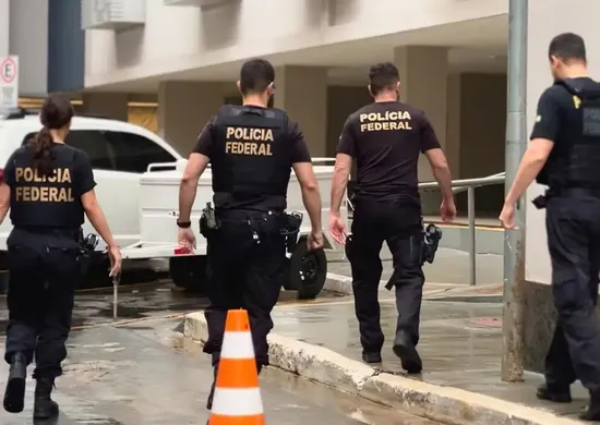 Imagem ilustrativa da imagem Fraudes no INSS: ex-ministro de Bolsonaro e deputados são alvos da PF