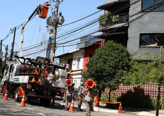 Imagem ilustrativa da imagem Governos vão acionar agência para romper contrato com Enel