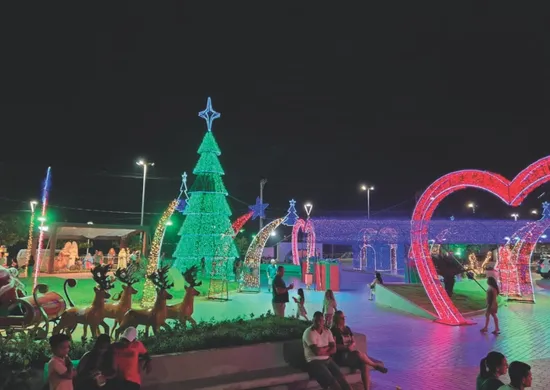 Imagem ilustrativa da imagem Guarapari aposta em vila natalina e vira cenário instagramável no Natal