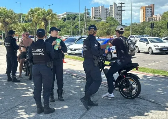 Imagem ilustrativa da imagem Guarda de Vitória realiza ações educativas sobre uso de bicicletas elétricas