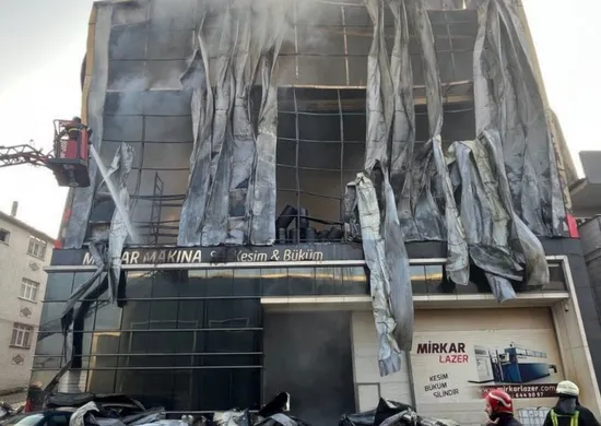 Imagem ilustrativa da imagem Incêndio em depósito de perfumes no noroeste da Turquia deixa seis mortos