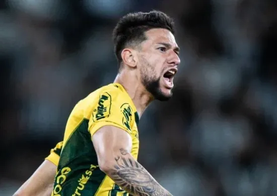 Imagem ilustrativa da imagem Jemmes desembarca no RJ para assinar com o Fluminense e frustra planos do São Paulo