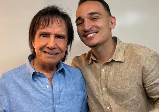 Imagem ilustrativa da imagem João Gomes se pronuncia e nega 'climão' com Roberto Carlos em show especial