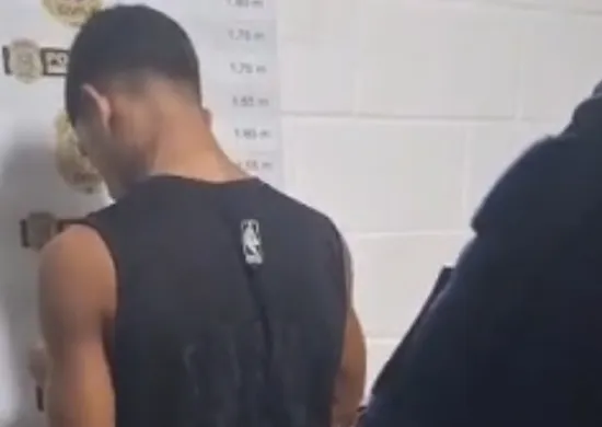 Imagem ilustrativa da imagem Jovem procurado pela Justiça é preso em coletivo de Vitória