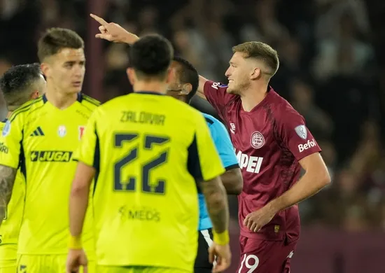 Imagem ilustrativa da imagem Lanús bate Universidad de Chile e encara Atlético-MG na decisão da Sul-Americana