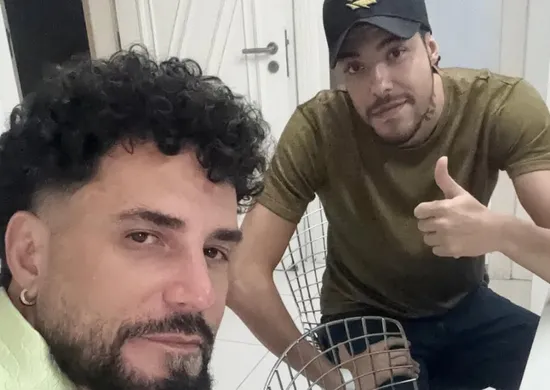 Imagem ilustrativa da imagem Latino faz as pazes com filho um ano após o expulsá-lo de casa