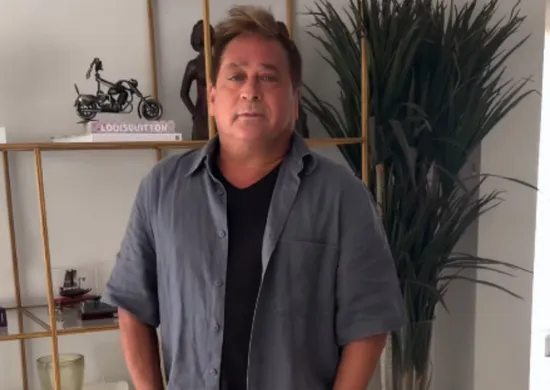 Imagem ilustrativa da imagem Leonardo comemora alta hospitalar e brinca: 'Não foi dessa vez'