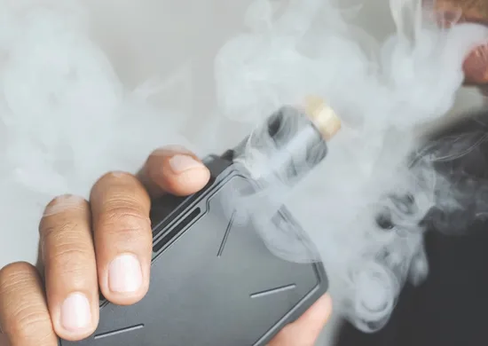 Imagem ilustrativa da imagem Líquidos dos vapes são tóxicos mesmo antes de serem aquecidos, aponta pesquisa