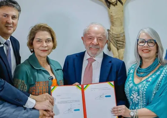 Imagem ilustrativa da imagem Lula assina MP e piso nacional dos professores sobe para R$ 5.130,63