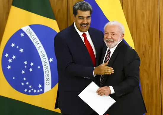 Imagem ilustrativa da imagem Lula convoca reunião emergencial sobre ataque dos EUA à Venezuela, diz TV