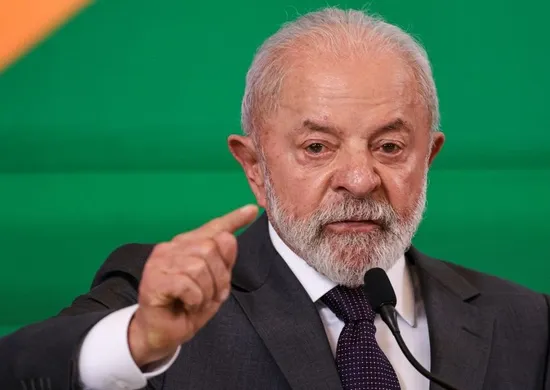 Imagem ilustrativa da imagem Lula diz que 'salário e jornada decentes' é o que vai 'fazer as pessoas trabalharem