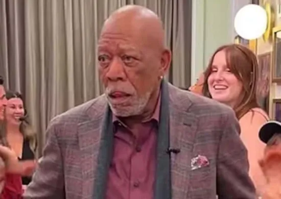 Imagem ilustrativa da imagem Morgan Freeman aparece na TV e fãs apontam fragilidade física e confusão mental