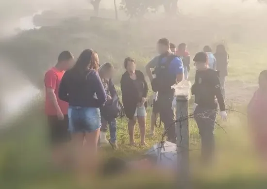 Imagem ilustrativa da imagem Motociclista morre após cair em rio no ES; mulher e filha presenciaram acidente