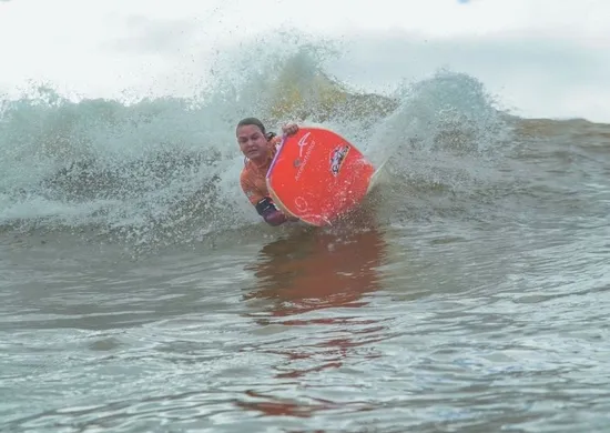 Imagem ilustrativa da imagem Neymara Carvalho e Luna Hardman vão participar do circuito de bodyboarding em SC
