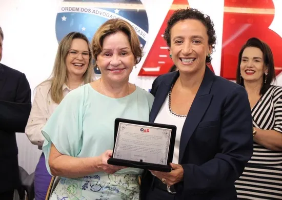 Imagem ilustrativa da imagem Nova presidente do Tribunal de Justiça do ES visita a OAB-ES e recebe homenagem