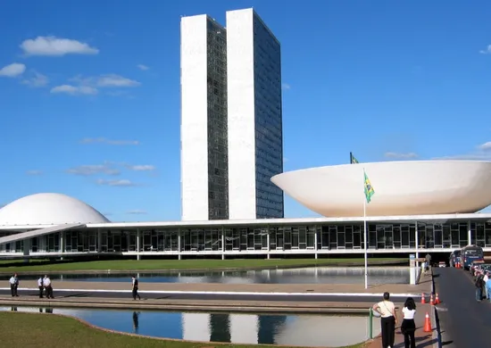 Imagem ilustrativa da imagem PL que classifica CV e PCC como terroristas poderá favorecer o crime organizado