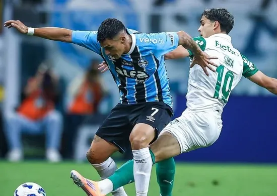 Imagem ilustrativa da imagem Palmeiras toma a virada, perde para Grêmio e título fica quase impossível