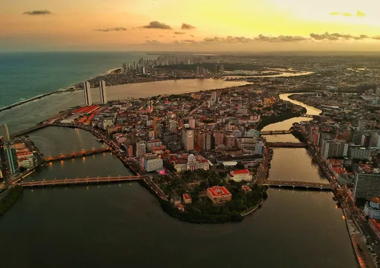 Imagem ilustrativa da imagem Pernambuco cresce menos que o Brasil e mantém 2º lugar do Nordeste no PIB de 2023