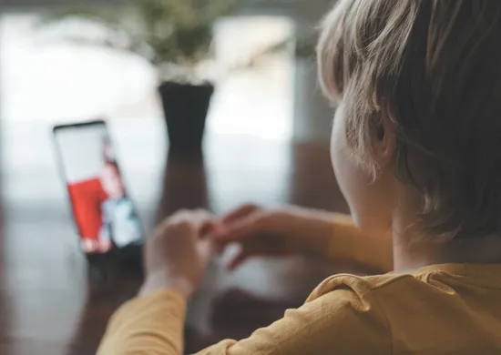 Imagem ilustrativa da imagem Polícia investiga uso de fotos de menores adulteradas para golpes