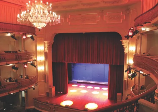 Imagem ilustrativa da imagem Por dentro do novo Teatro Carlos Gomes