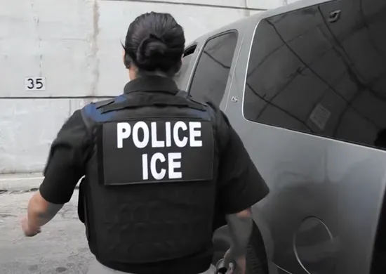 Imagem ilustrativa da imagem Prefeito anuncia saída gradual do ICE de Minneapolis após falar com Trump