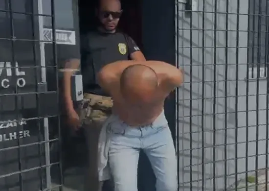 Imagem ilustrativa da imagem Professor preso por estupro de aluna de 11 anos vira alvo de nova denúncia