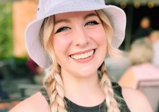 Imagem ilustrativa da imagem Professora baleada por aluno de 6 anos ganha indenização de R$ 53 milhões