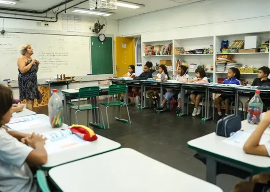 Imagem ilustrativa da imagem Professores podem acumular cargo público, decide Congresso