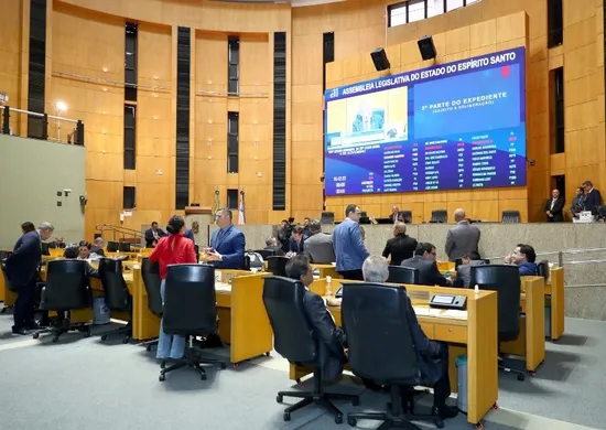 Imagem ilustrativa da imagem Projeto que isenta produtores rurais do uso de água é aprovado