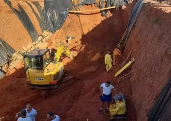 Imagem ilustrativa da imagem Quatro trabalhadores morrem soterrados em obra de frigorífico em SP