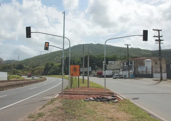 Imagem ilustrativa da imagem Radares na BR-101, em Viana, começam a ser instalados