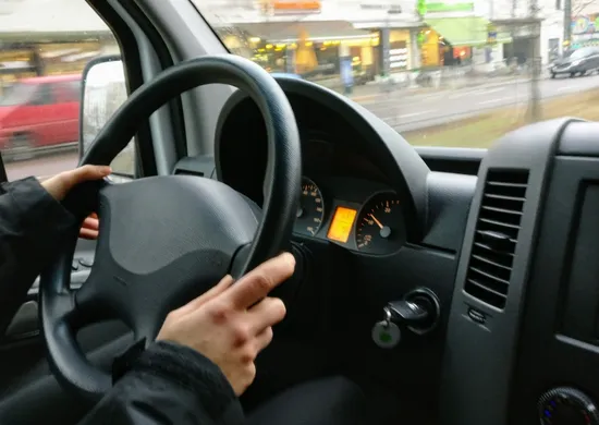 Imagem ilustrativa da imagem Risco nas estradas: cresce alerta contra transporte clandestino nas festas