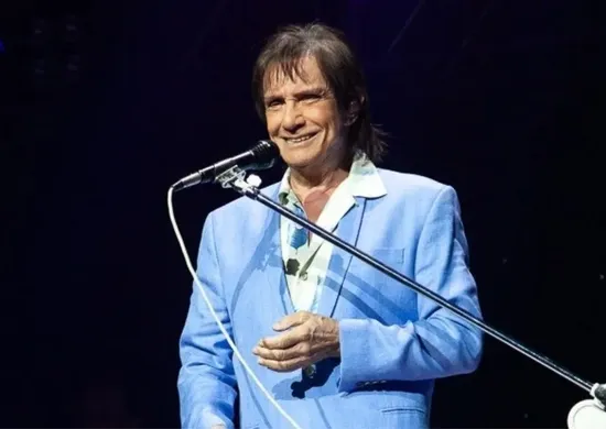 Imagem ilustrativa da imagem Roberto Carlos se irrita com bate-papo durante seu show e vídeo viraliza