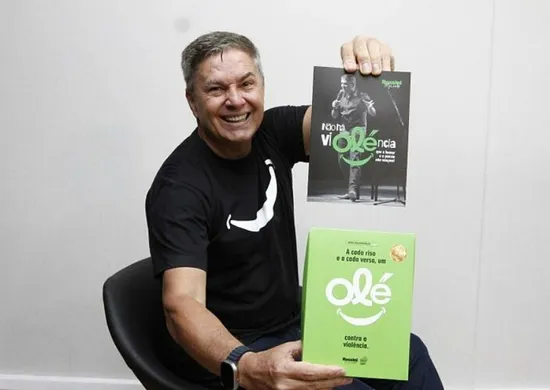 Imagem ilustrativa da imagem Rossini Macedo brilha com “humortivacional” em seu livro