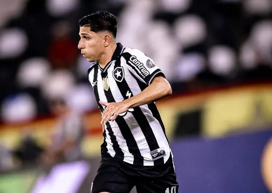 Imagem ilustrativa da imagem Savarino não consegue deixar Venezuela após ataque e adia volta ao Botafogo