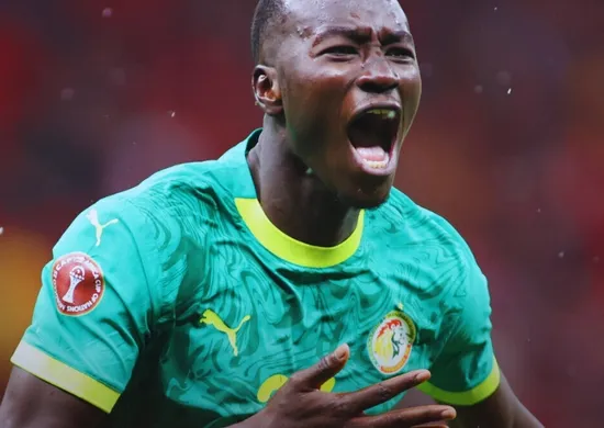 Imagem ilustrativa da imagem Senegal abandona campo, mas retorna e vence Marrocos na final da Copa Africana