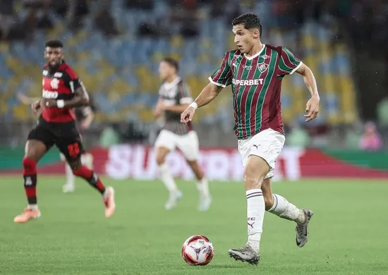 Imagem ilustrativa da imagem Serna acerta renovação com o Fluminense até o fim de 2028