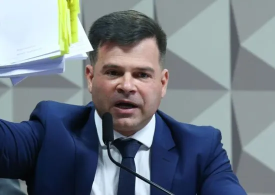 Imagem ilustrativa da imagem Silvinei Vasques é entregue à PF depois de ser preso no Paraguai