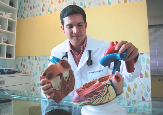 Imagem ilustrativa da imagem Síndrome do Coração Partido: médicos explicam doença que "simula" infarto