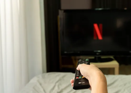 Imagem ilustrativa da imagem Streaming está caro? Preços triplicaram desde estreia da Netflix no Brasil