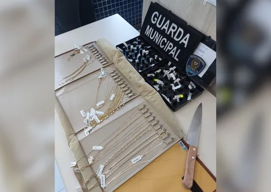 Imagem ilustrativa da imagem Suspeito rende funcionárias, rouba R$ 100 mil em joias e é preso em Vila Velha