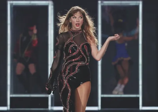 Imagem ilustrativa da imagem Taylor Swift, Stranger Things e Papai Noel: uma seleção de filmes e séries