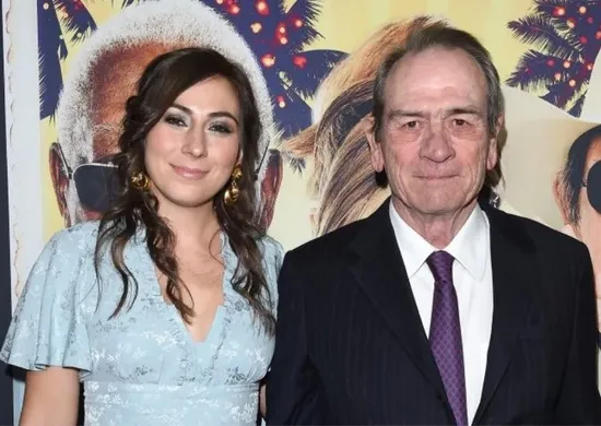 Imagem ilustrativa da imagem Tommy Lee Jones se pronuncia pela primeira vez após a morte da filha