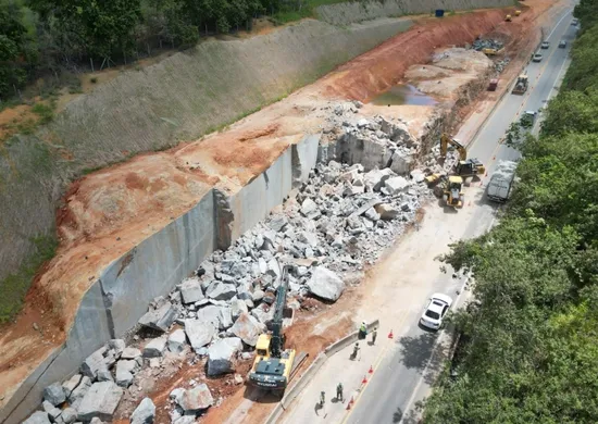 Imagem ilustrativa da imagem Trecho da BR-101, na Serra, será totalmente interditado para desmonte de rochas
