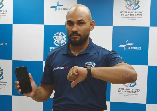 Imagem ilustrativa da imagem Uso de celular ao dirigir aumenta em 400% a chance de acidentes