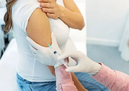 Imagem ilustrativa da imagem Vacina contra bronquiolite começa a ser distribuída no Brasil