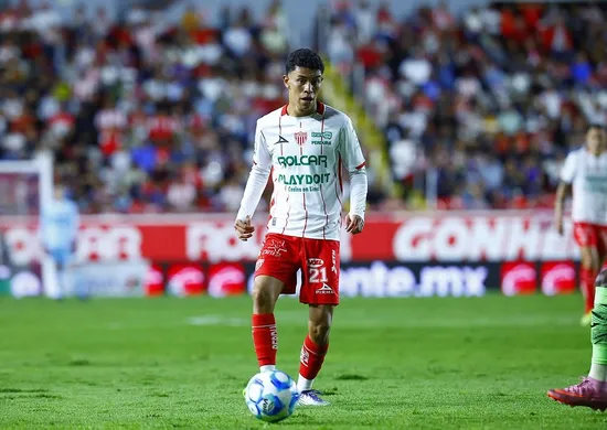 Imagem ilustrativa da imagem Vasco anuncia meia-atacante Johan Rojas, primeiro reforço para 2026