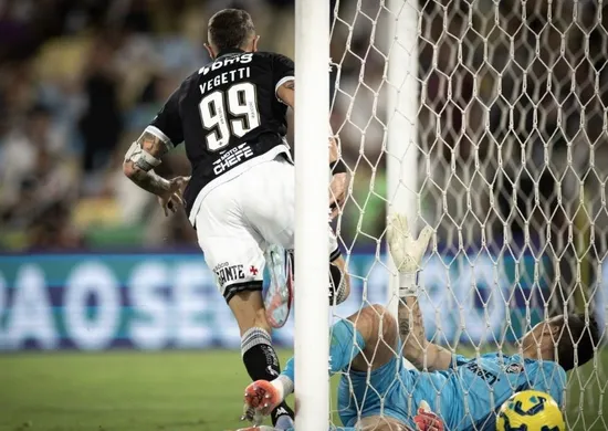 Imagem ilustrativa da imagem Vasco vence Fluminense de virada na primeira partida da semifinal da Copa do Brasil