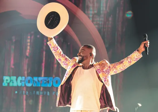 Imagem ilustrativa da imagem Véspera de Réveillon em Guarapari tem Alexandre Pires e festival de funk