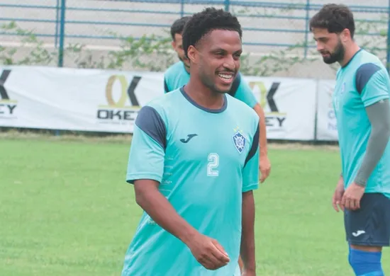 Imagem ilustrativa da imagem Vitória renova com laterais para a próxima temporada